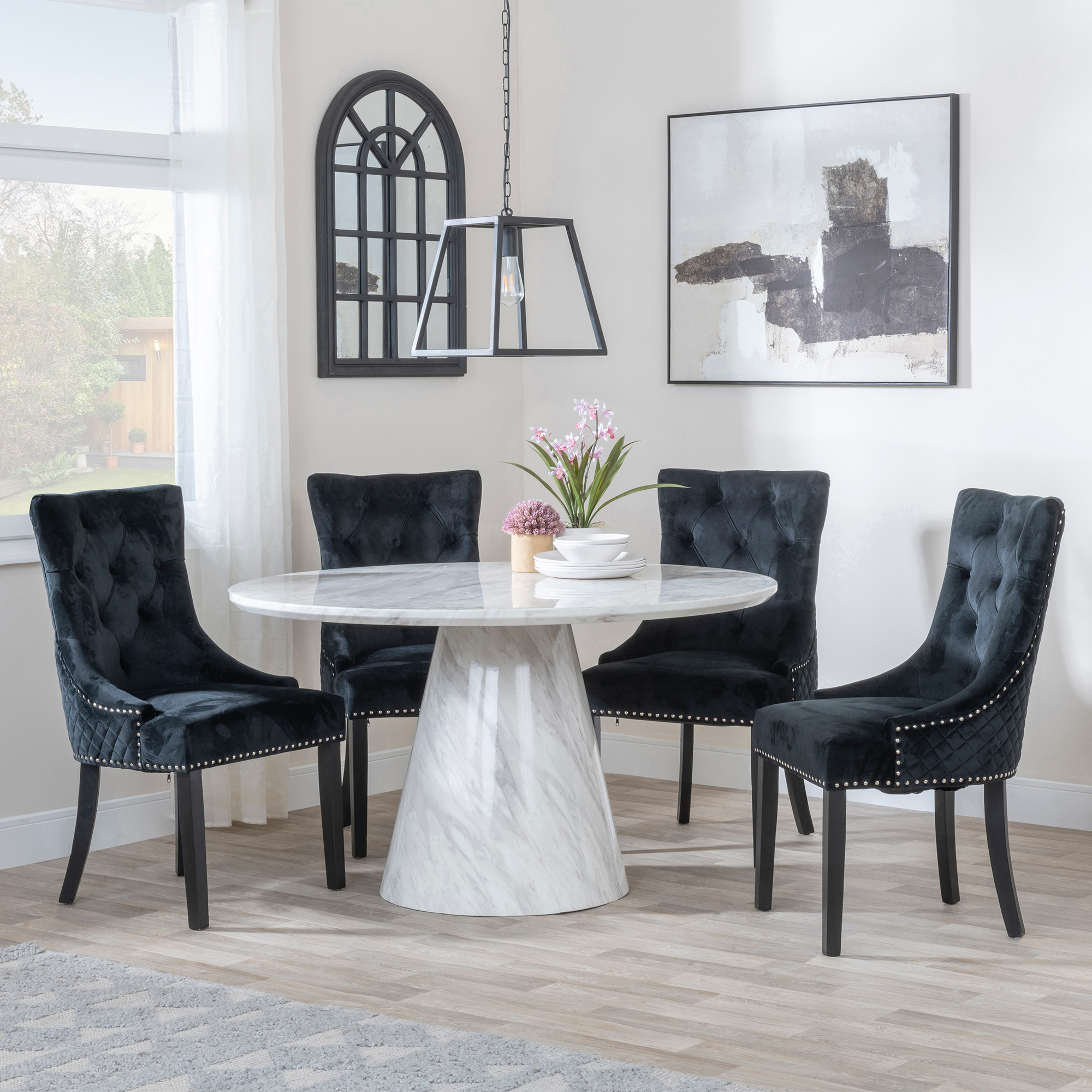 PROS AND CONS OF A ROUND DINING TABLE